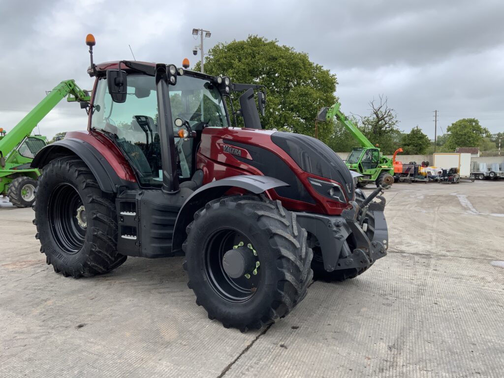 Valtra T174 Versu Unlimited Tractor (ST26322)