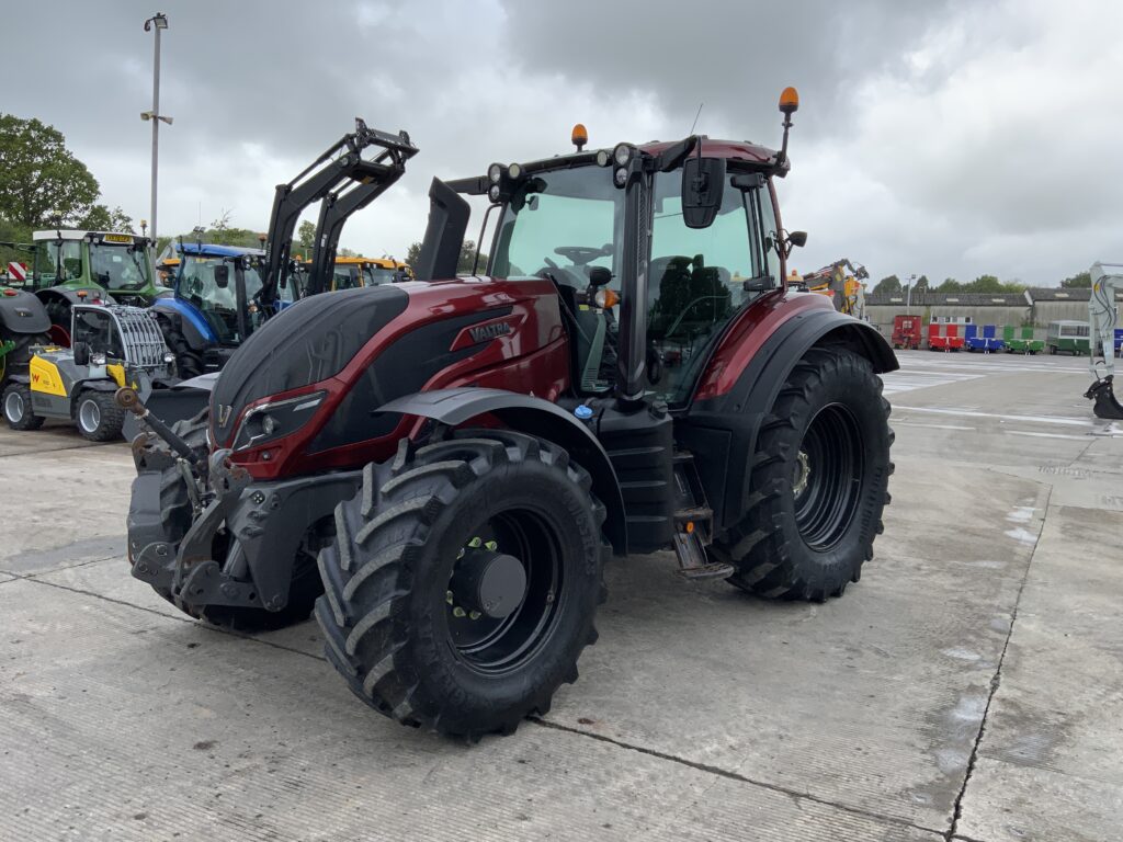 Valtra T174 Versu Unlimited Tractor (ST26322)