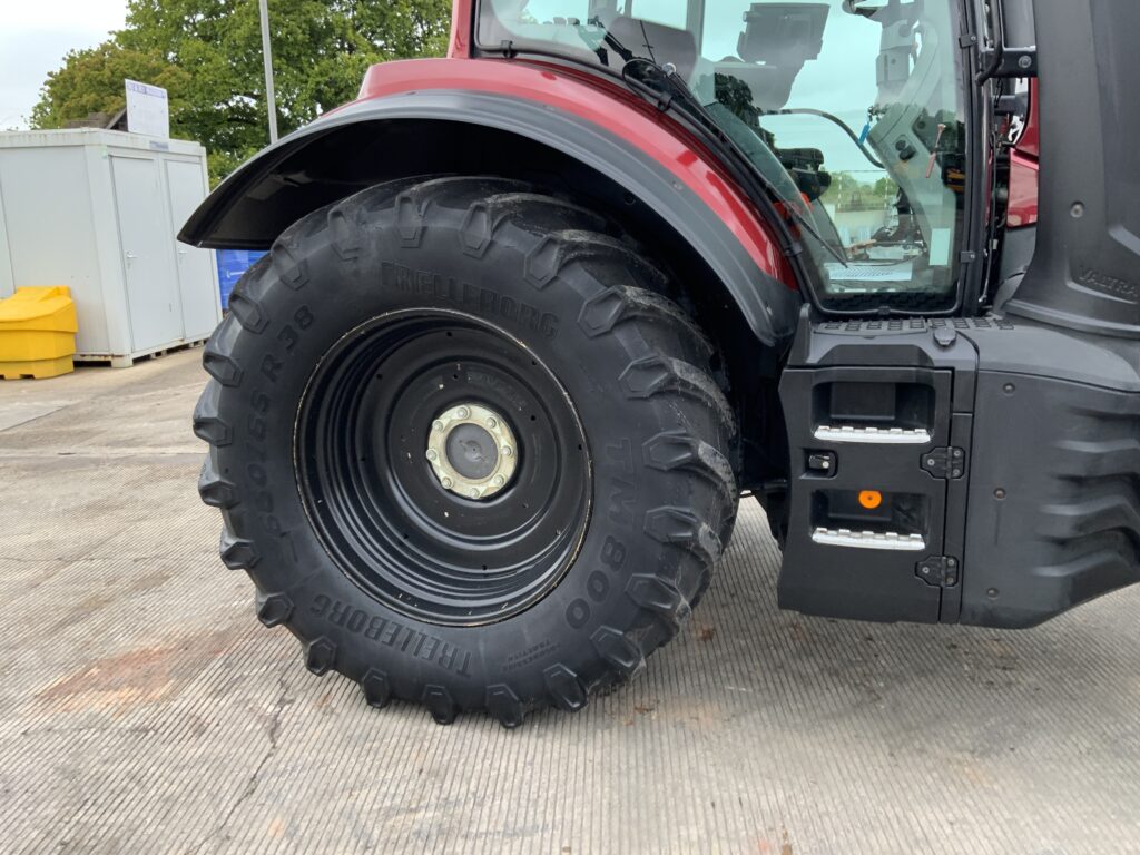 Valtra T174 Versu Unlimited Tractor (ST26322)