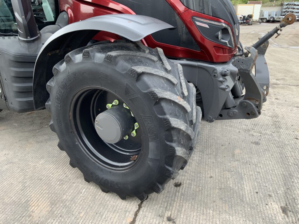 Valtra T174 Versu Unlimited Tractor (ST26322)