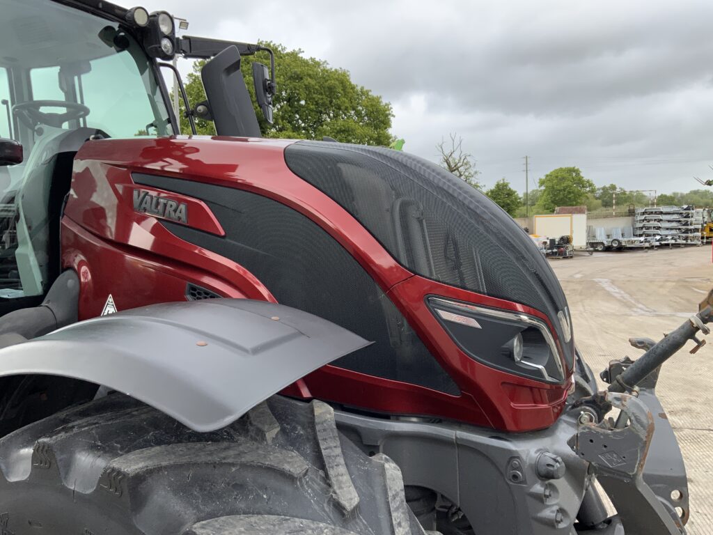 Valtra T174 Versu Unlimited Tractor (ST26322)
