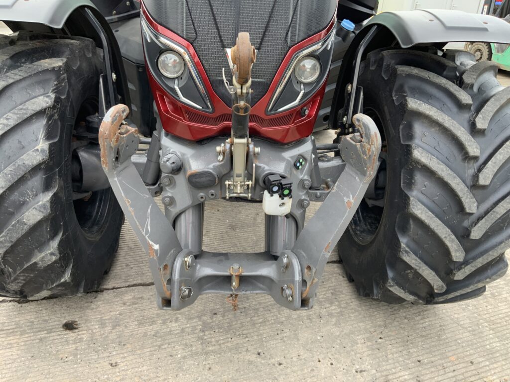 Valtra T174 Versu Unlimited Tractor (ST26322)