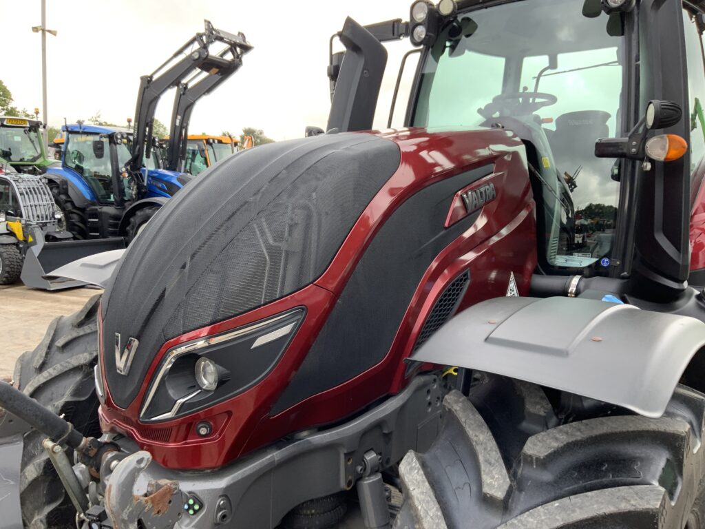 Valtra T174 Versu Unlimited Tractor (ST26322)