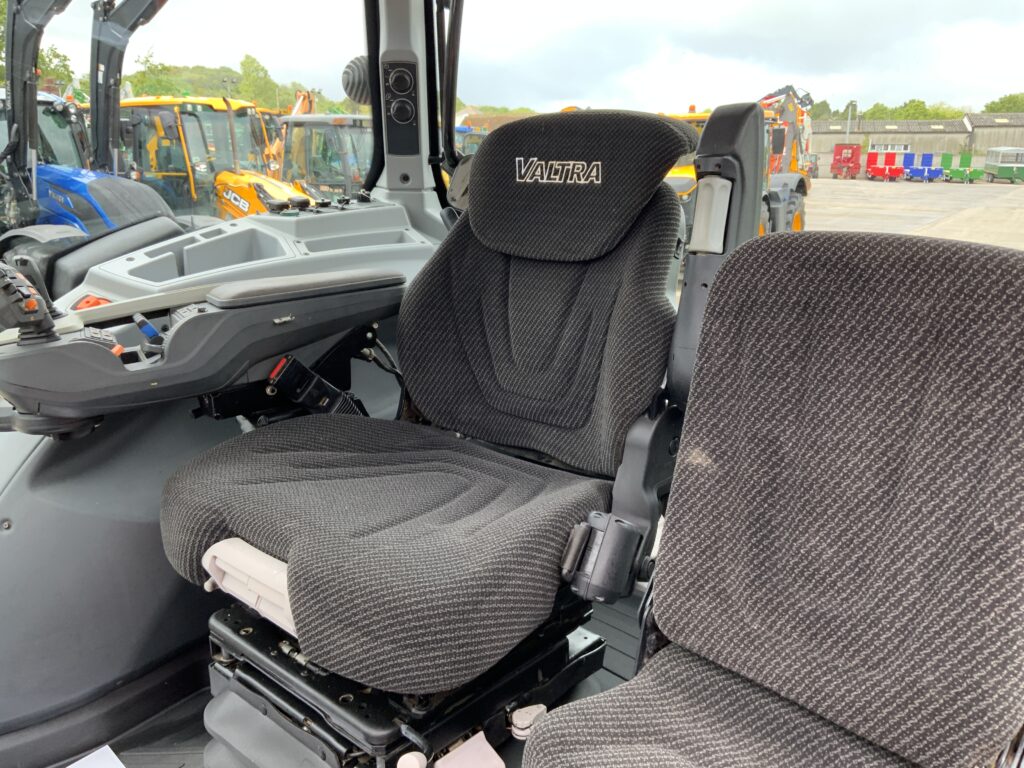 Valtra T174 Versu Unlimited Tractor (ST26322)