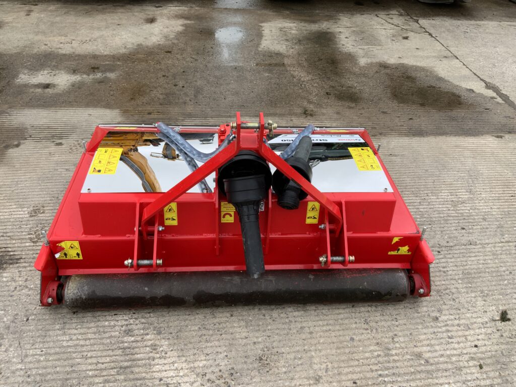 Trimax 5Ft Striker 150 Roller Topper (ST26809)
