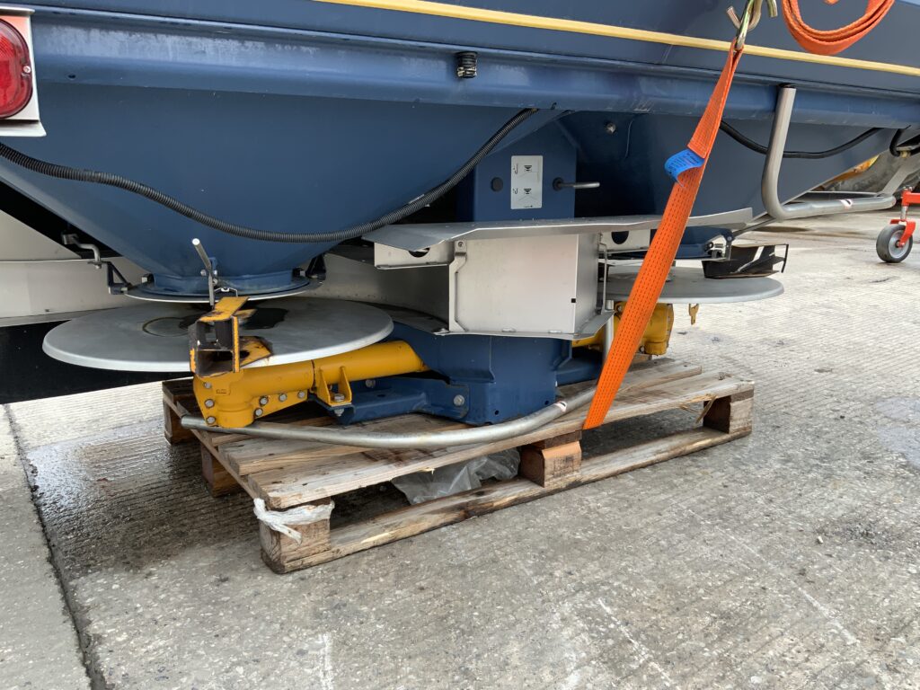 KRM M2W QZ Fertilizer Spinner (ST26793)