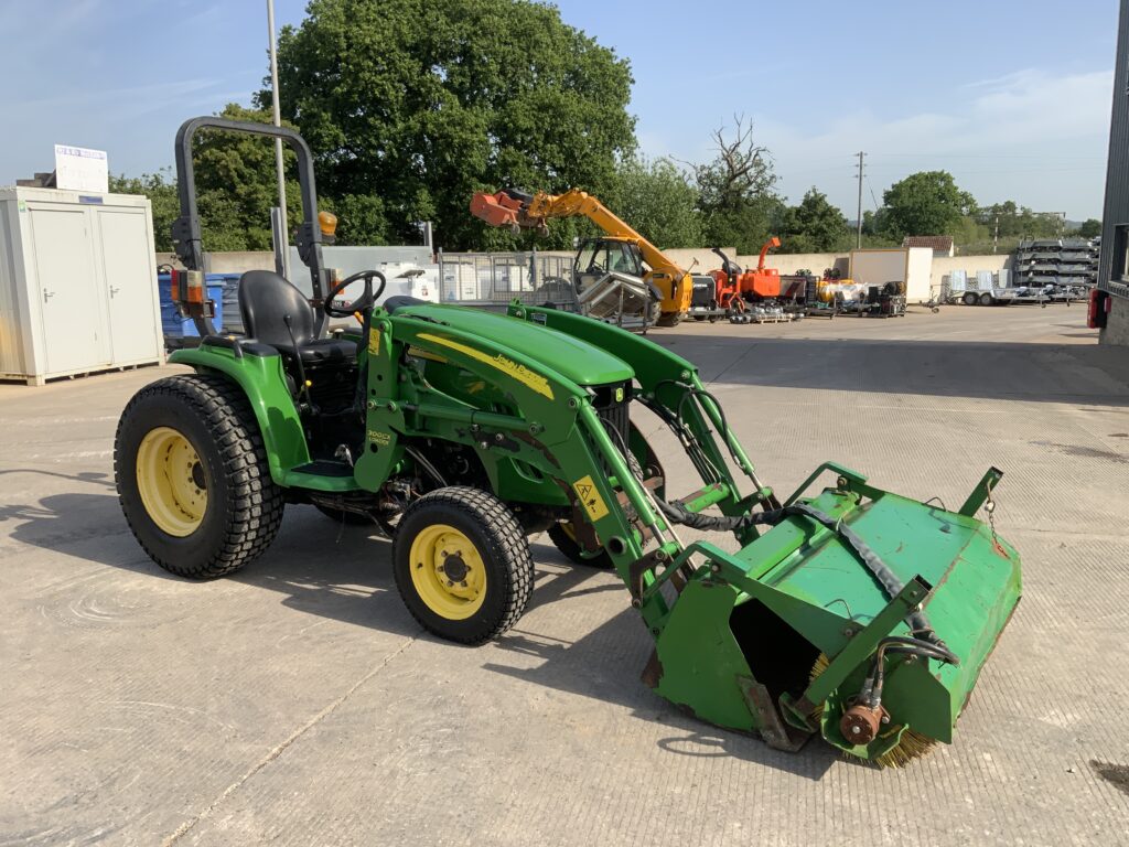 John Deere 3520 Compact Tractor (ST26871)