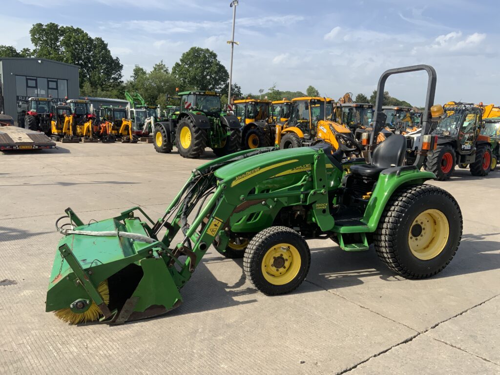 John Deere 3520 Compact Tractor (ST26871)