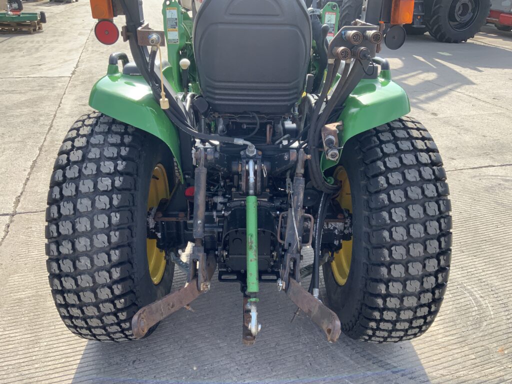 John Deere 3520 Compact Tractor (ST26871)