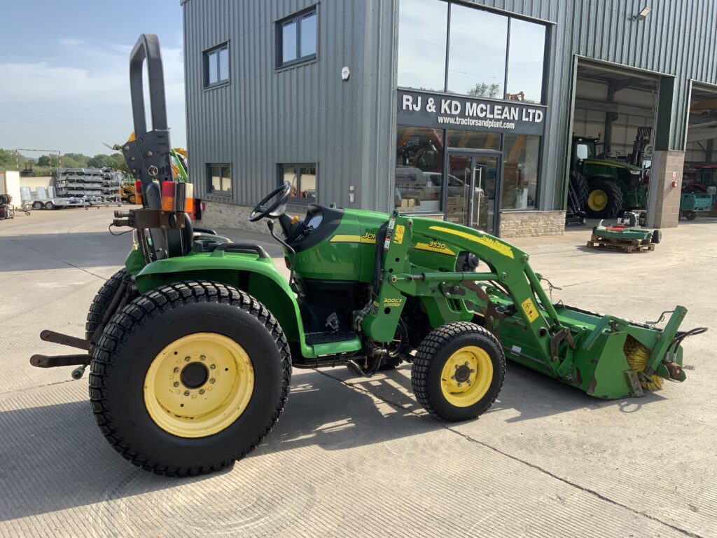 John Deere 3520 Compact Tractor (ST26871)