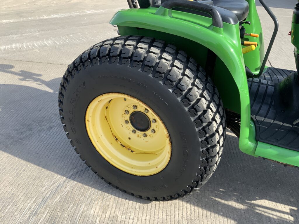 John Deere 3520 Compact Tractor (ST26871)