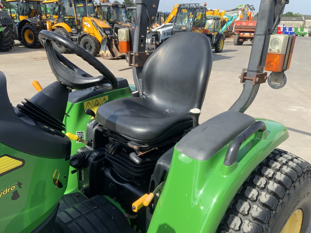 John Deere 3520 Compact Tractor (ST26871)