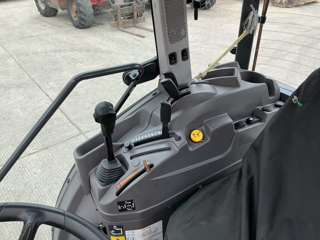 Kubota L2-522 Tractor (ST26584)