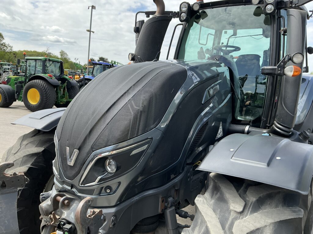 Valtra T254 Versu Tractor (ST26300)