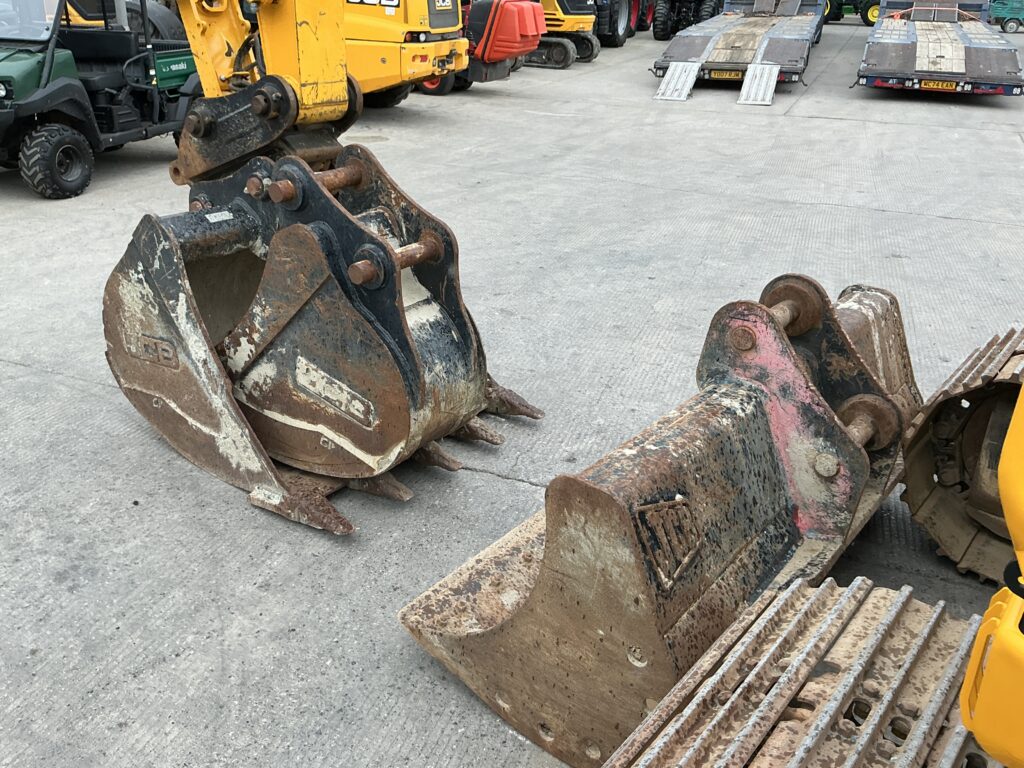 JCB 140X LC Digger (ST26187)