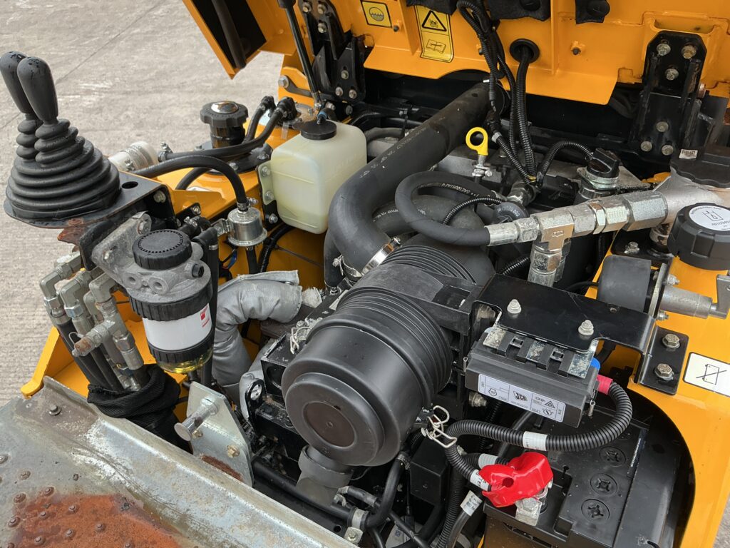 JCB 1 Tonne-2 Hi Tip Dumper