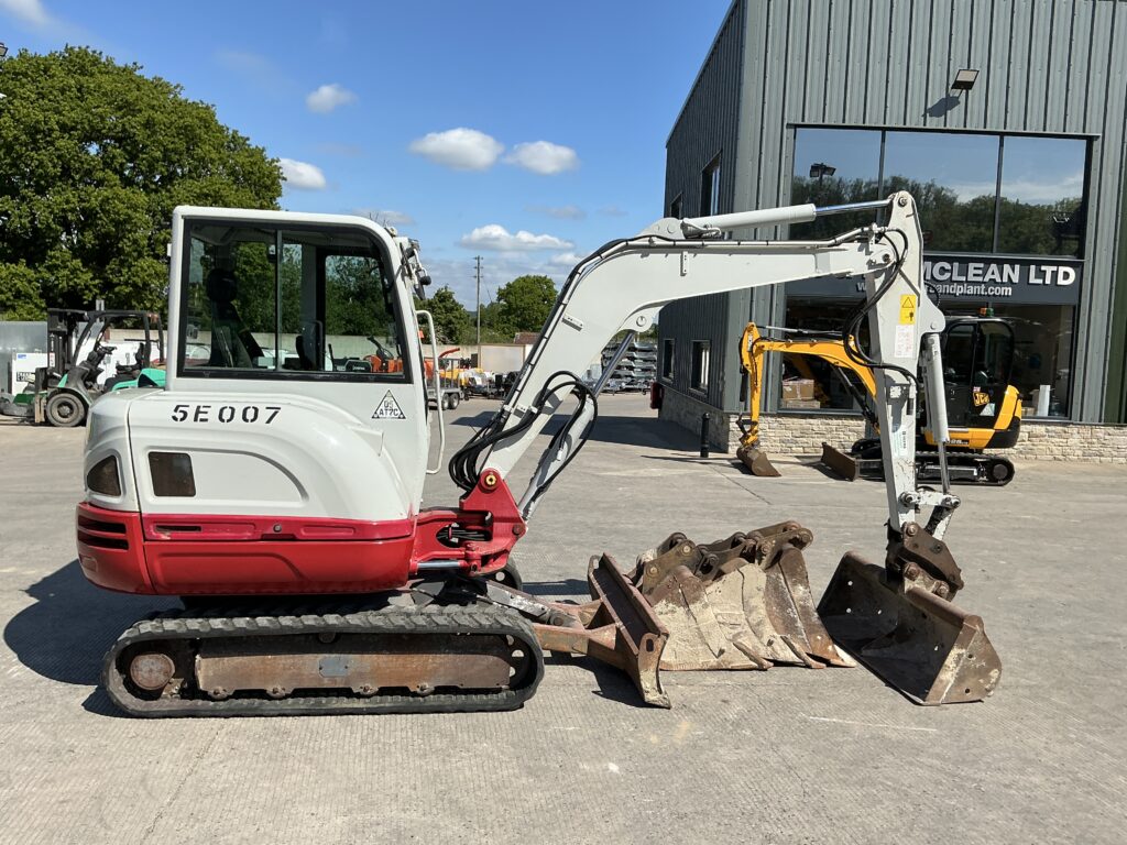 Takeuchi TB240 Digger (ST26506)