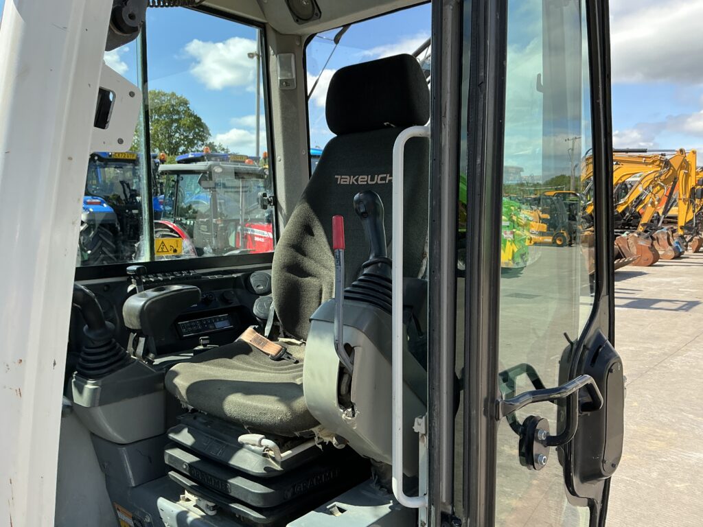 Takeuchi TB240 Digger (ST26506)