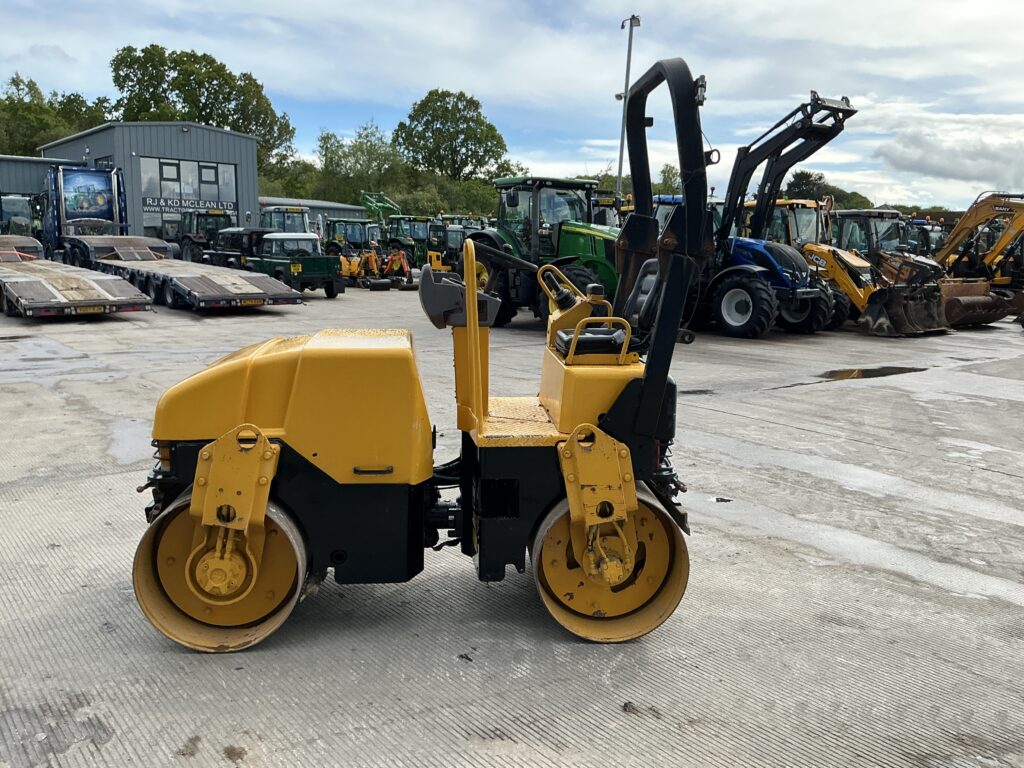 CAT CB224 Roller (ST26775)