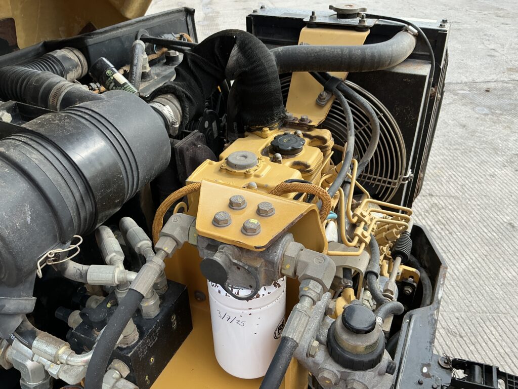 CAT CB224 Roller (ST26775)