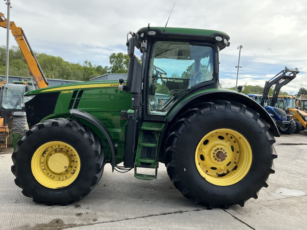John Deere 7250R Tractor (ST24557)