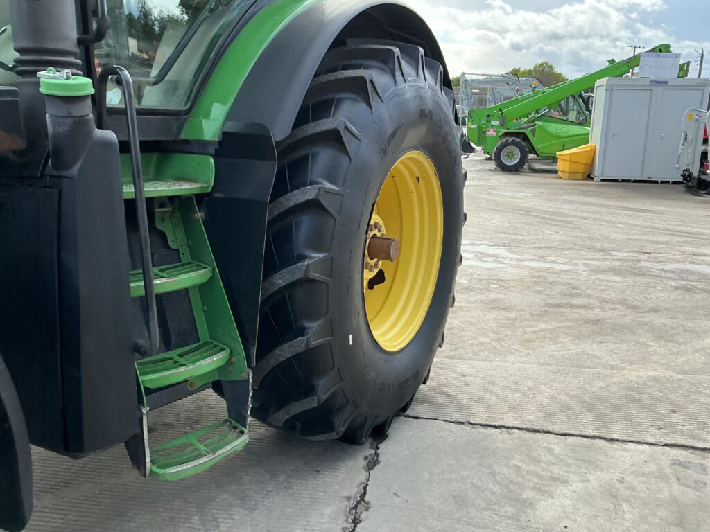 John Deere 7250R Tractor (ST24557)