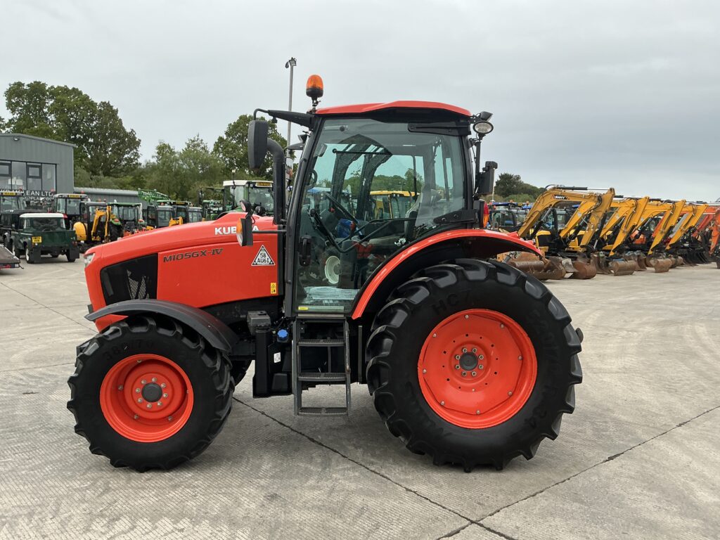 Kubota M105 GX-IV Tractor (ST26382)
