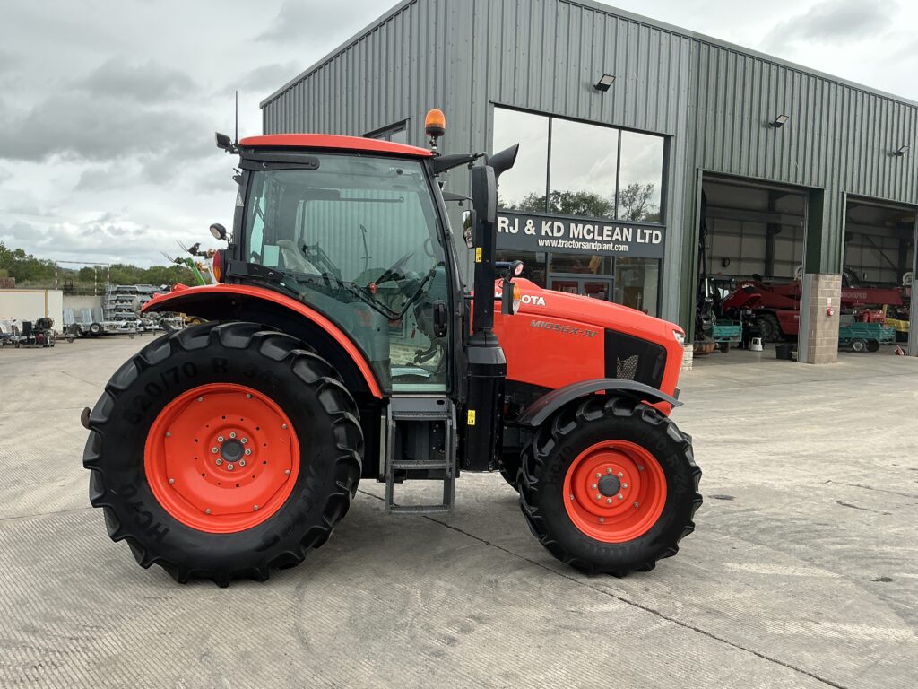 Kubota M105 GX-IV Tractor (ST26382)