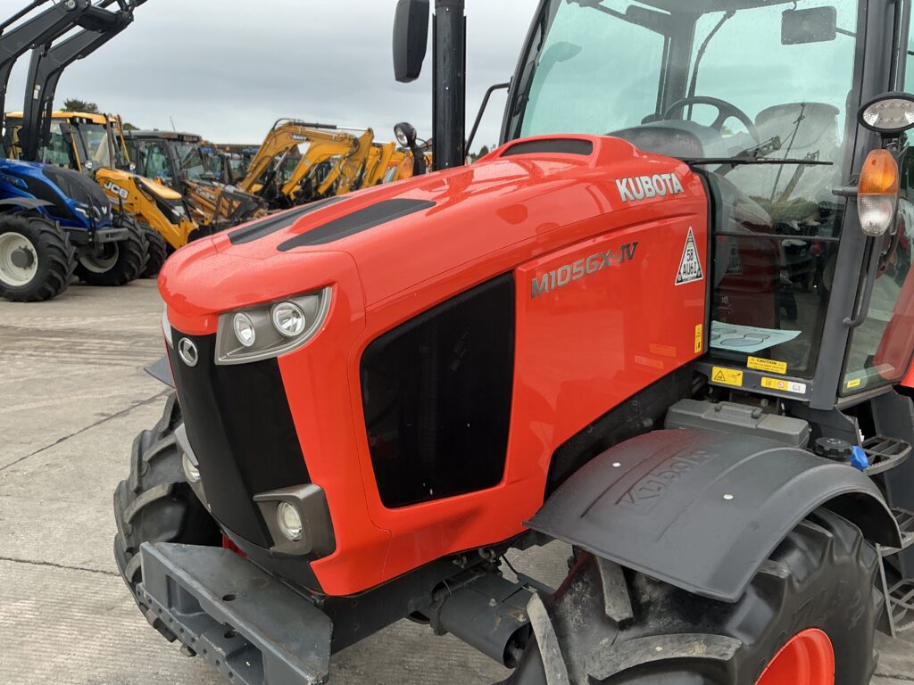 Kubota M105 GX-IV Tractor (ST26382)