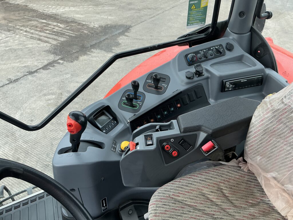 Kubota M105 GX-IV Tractor (ST26382)