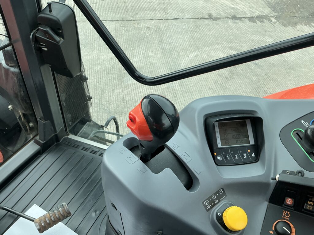 Kubota M105 GX-IV Tractor (ST26382)
