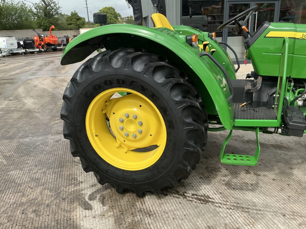 John Deere 5055E Tractor (ST26716)