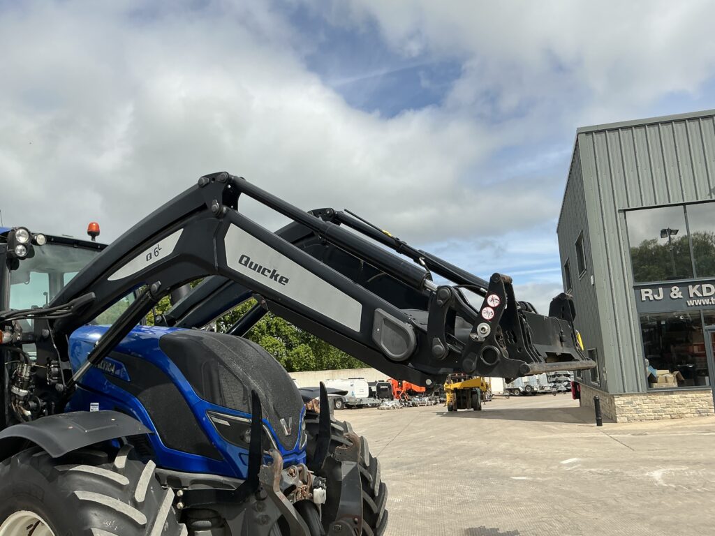 Valtra T174 Active tractor (ST26435)