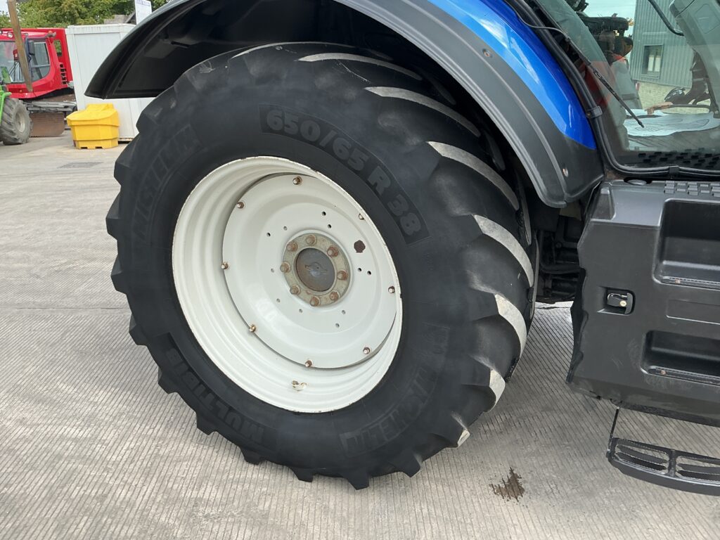 Valtra T174 Active tractor (ST26435)