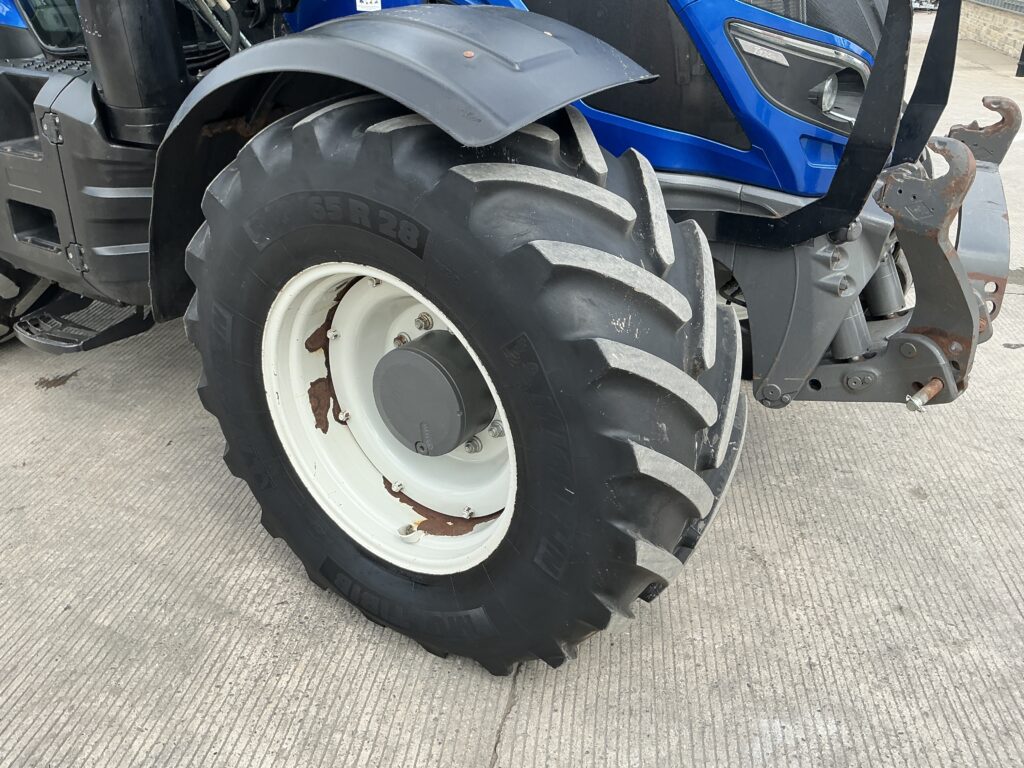 Valtra T174 Active tractor (ST26435)