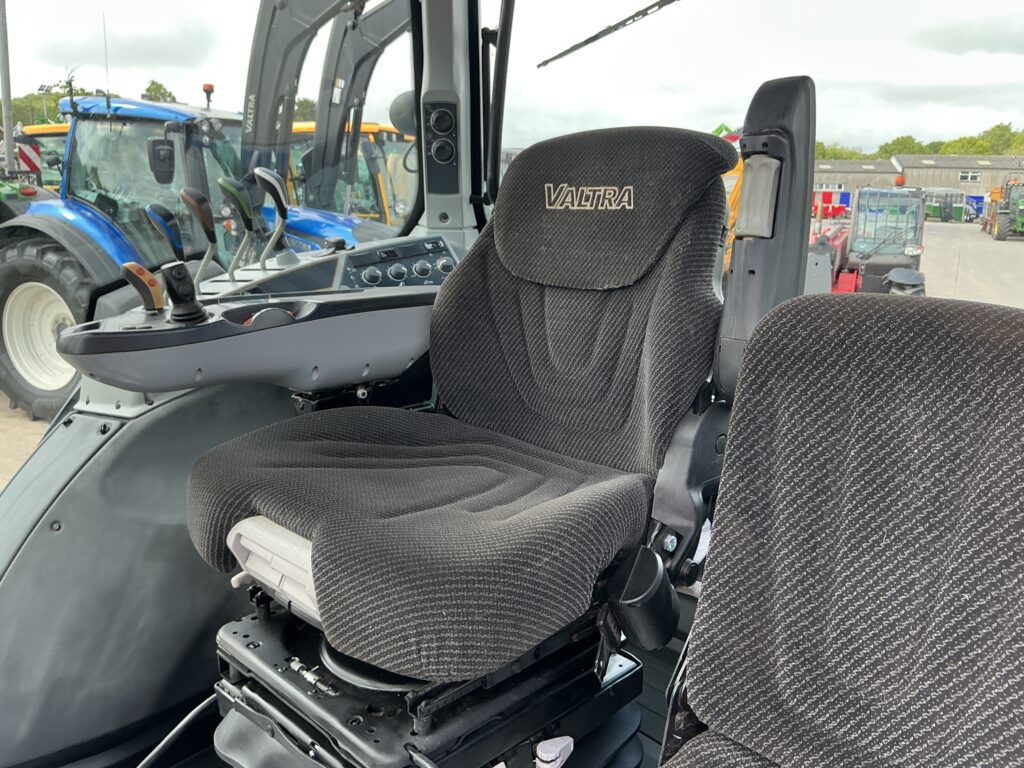 Valtra T174 Active tractor (ST26435)