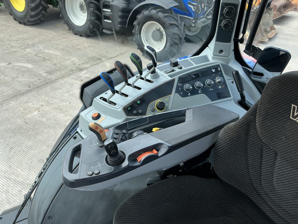Valtra T174 Active tractor (ST26435)