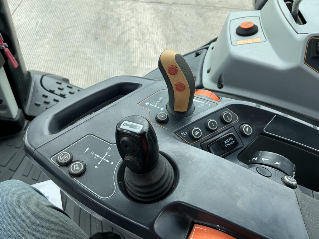 Valtra T174 Active tractor (ST26435)