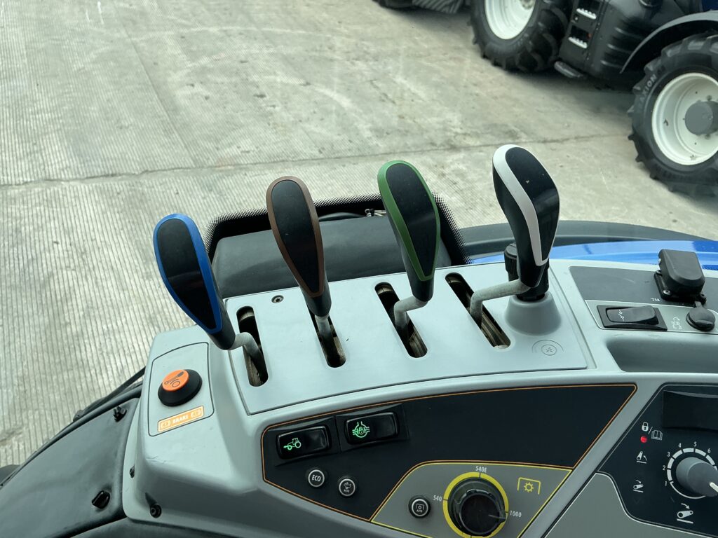 Valtra T174 Active tractor (ST26435)