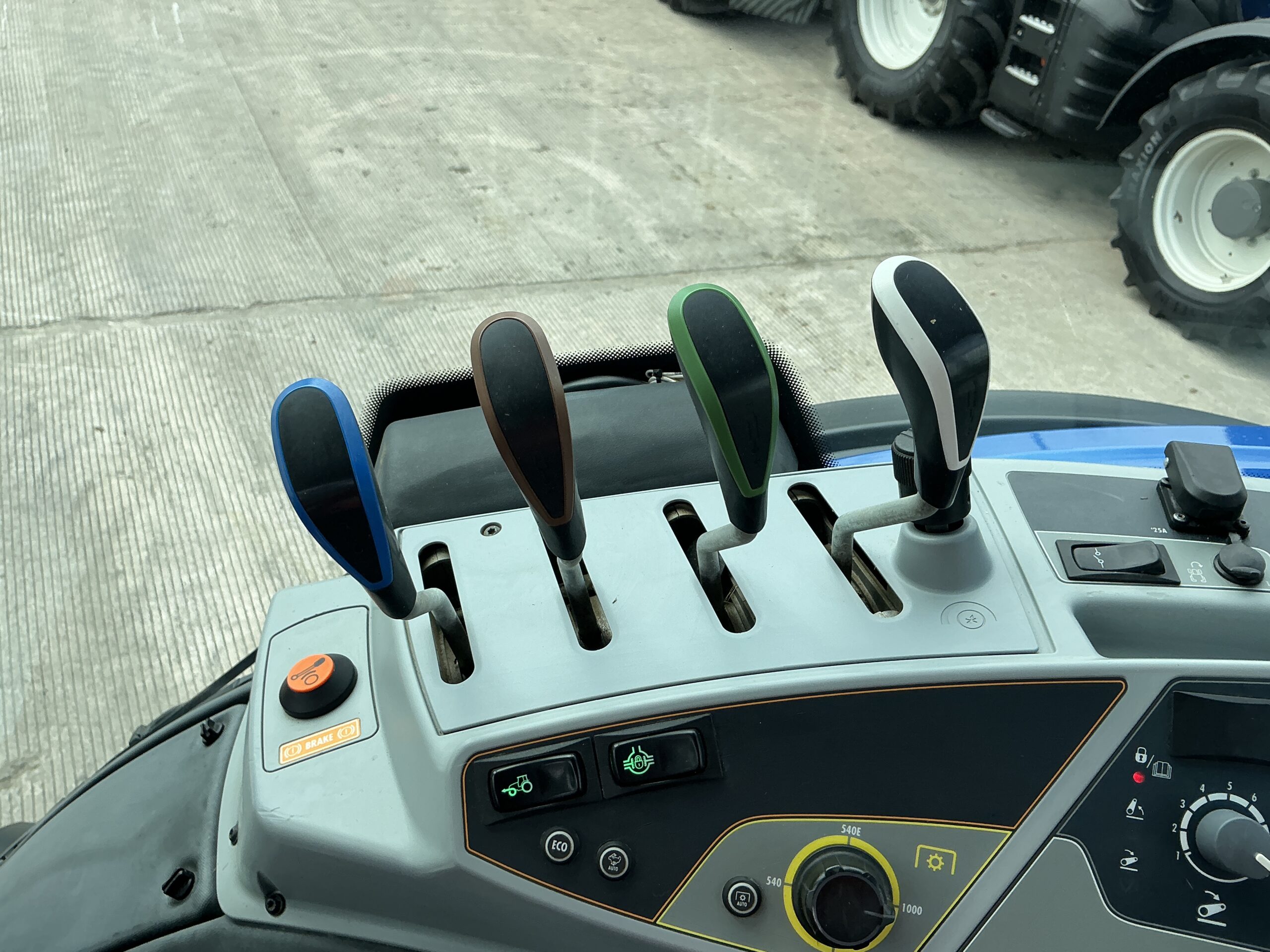 Valtra T174 Active tractor (ST26435)