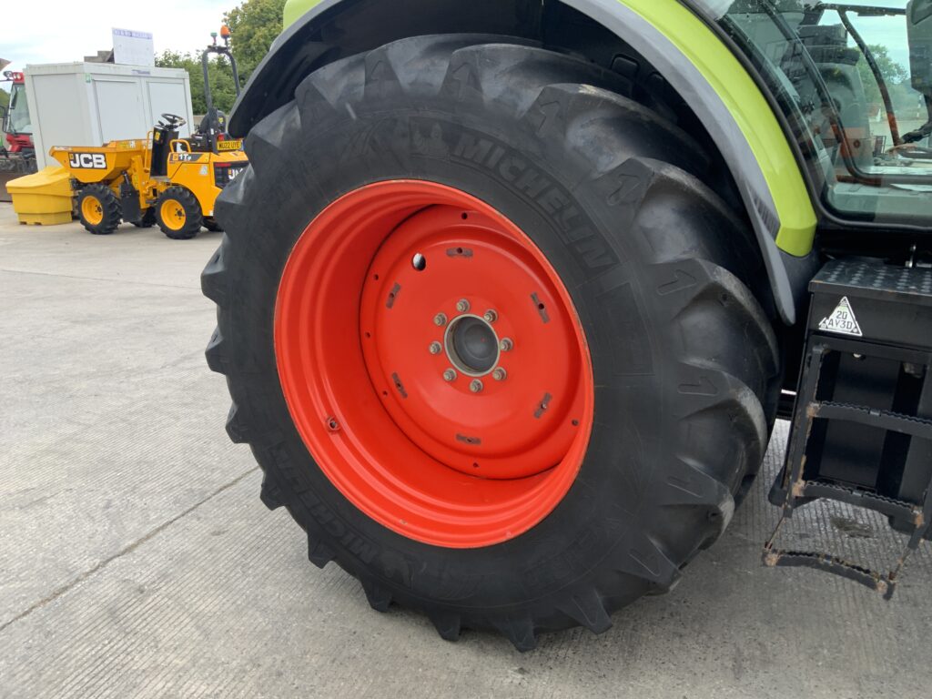 Claas 650 Arion Tractor (ST25367)