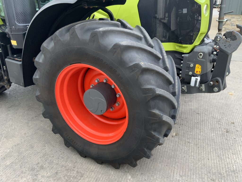 Claas 650 Arion Tractor (ST25367)