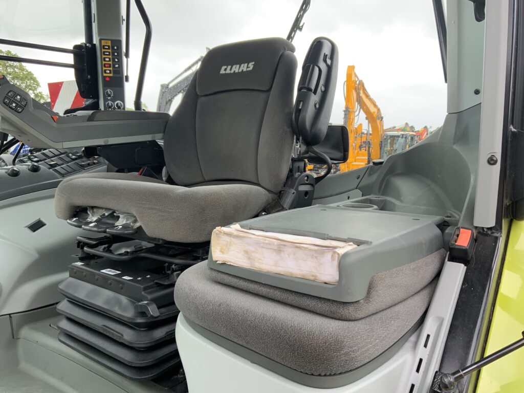 Claas 650 Arion Tractor (ST25367)