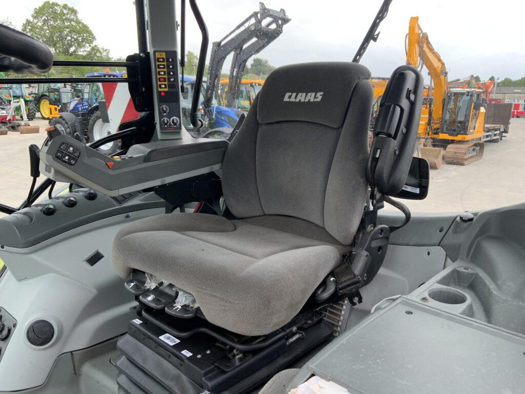 Claas 650 Arion Tractor (ST25367)