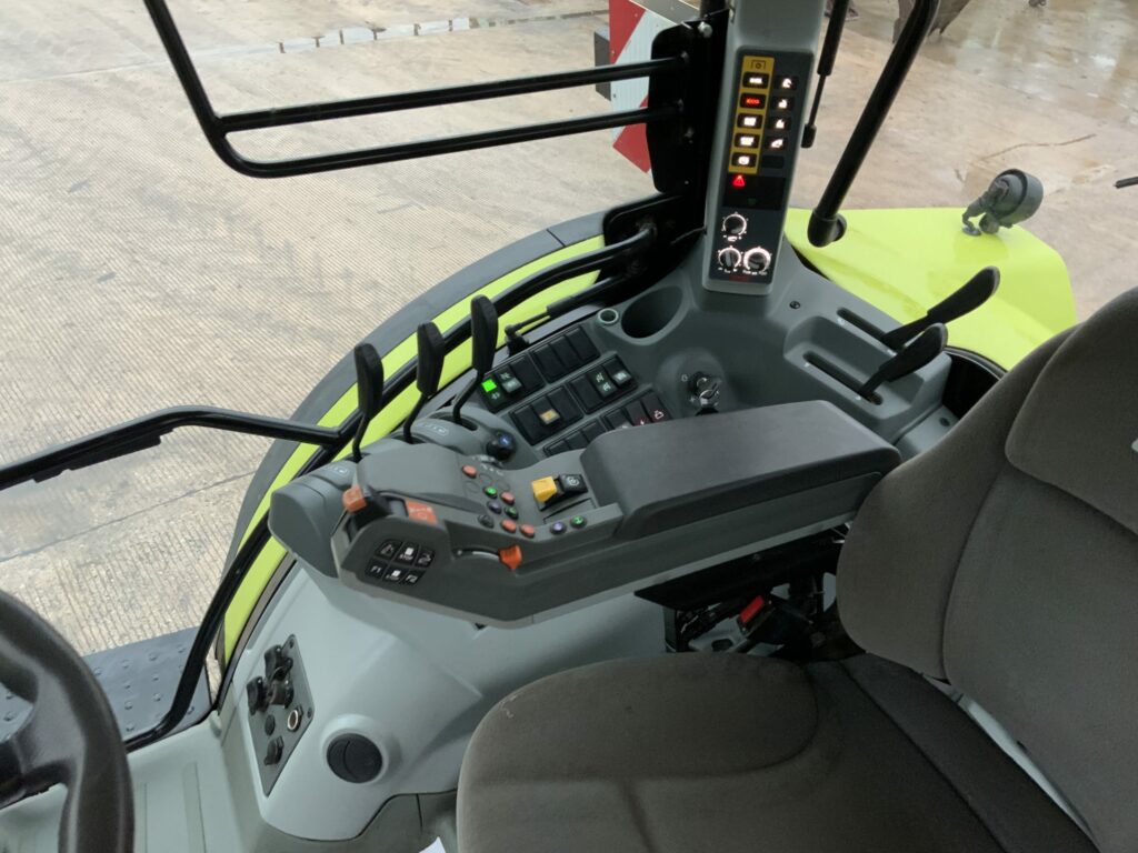 Claas Arion 650 Tractor (ST25369)