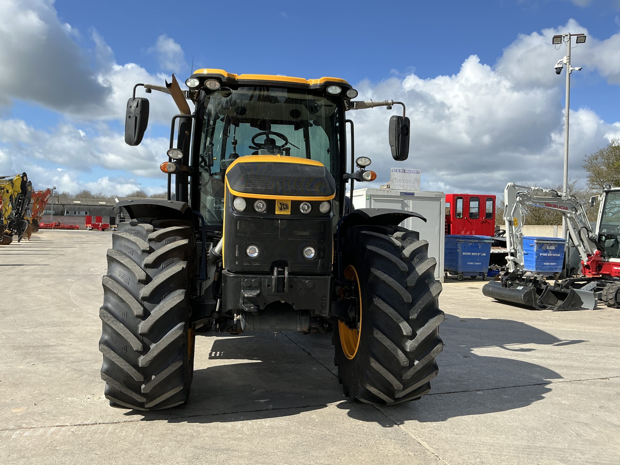 JCB 4220 Fastrac Tractor (ST26026) - RJ and KD McLean Ltd