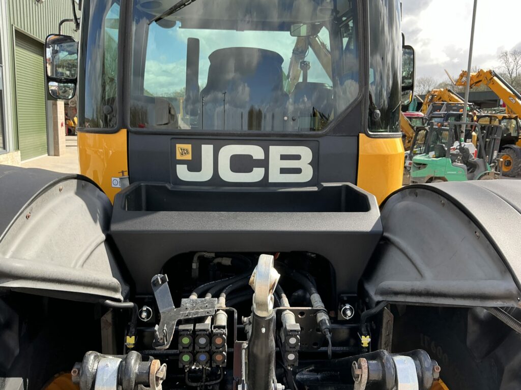 JCB 4220 Fastrac Tractor (ST26026)