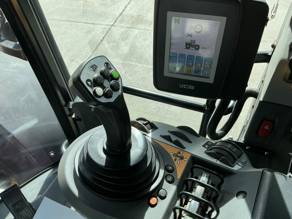 JCB 4220 Fastrac Tractor (ST26026)