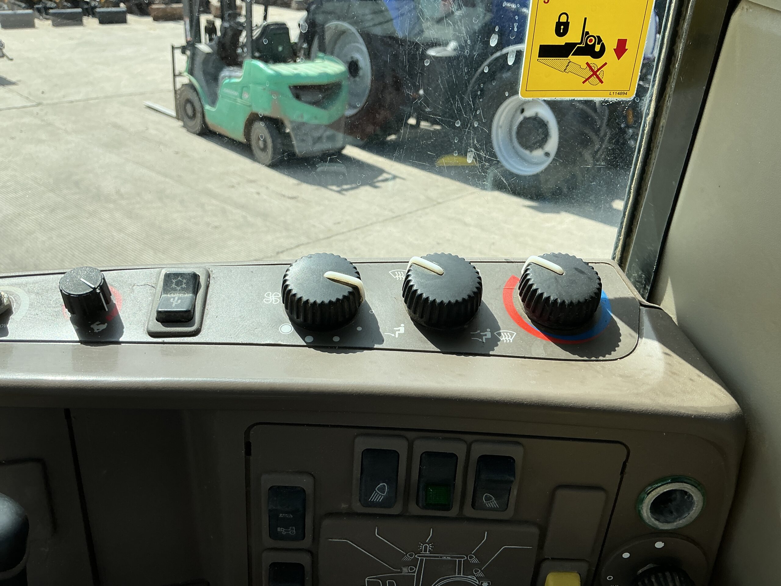 John Deere 6110M Tractor (ST24895)