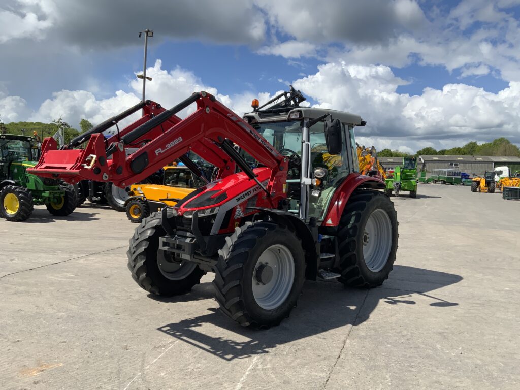Massey Ferguson 5S.135 Tractor (ST26587)